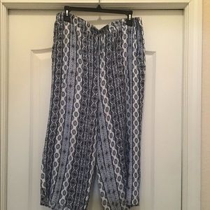 Westport capris xl navy blue & white w/pockets